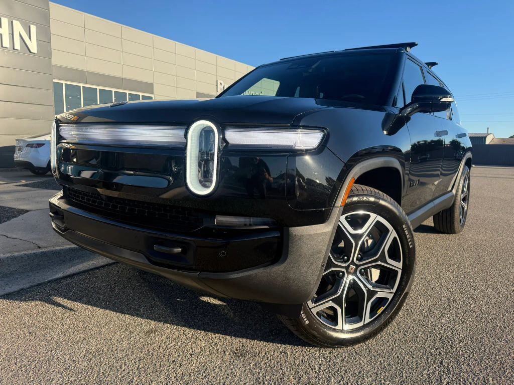 2025 RIVIAN R1S