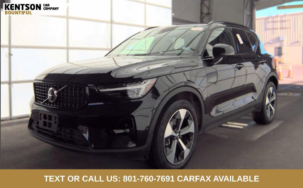 2026 VOLVO XC40