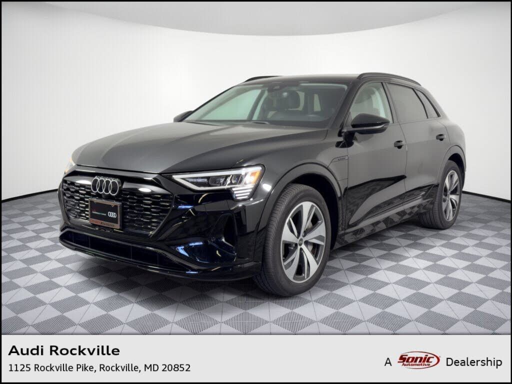 2024 AUDI Q8