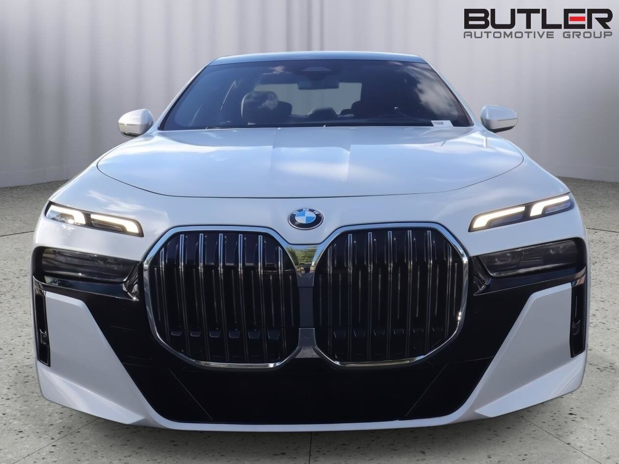 2023 BMW 740i