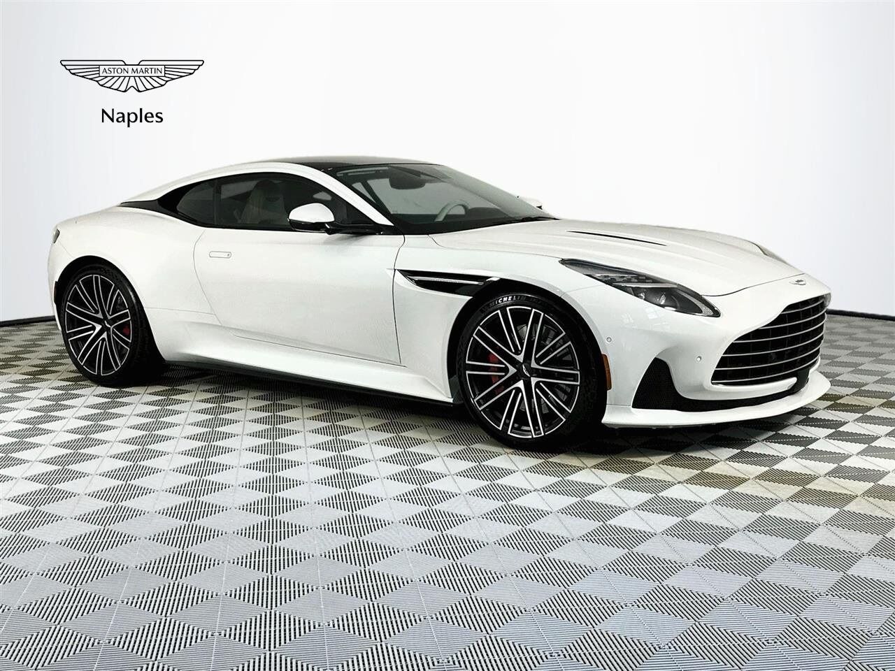 2025 ASTON MARTIN DB12