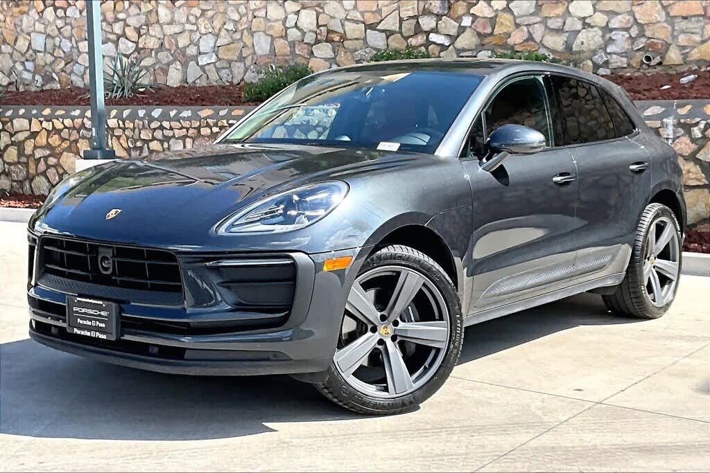 2026 PORSCHE Macan