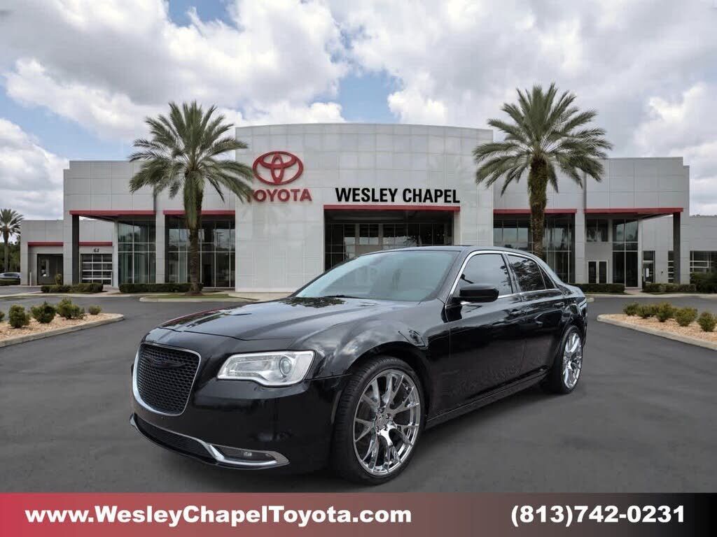 2019 CHRYSLER 300