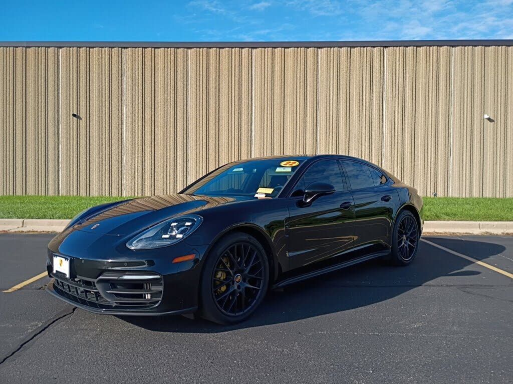 2022 PORSCHE Panamera