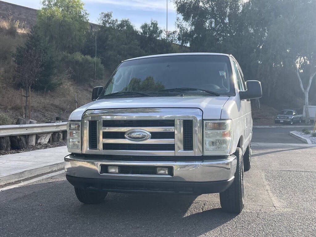 2012 FORD E-350