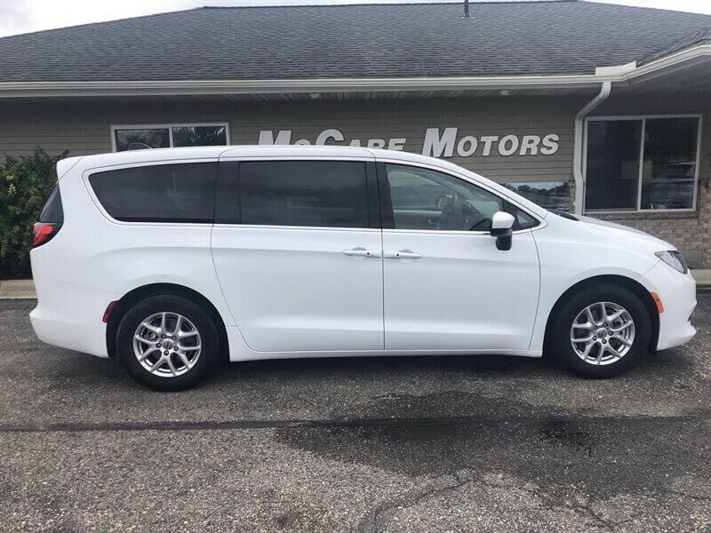 2023 CHRYSLER Voyager