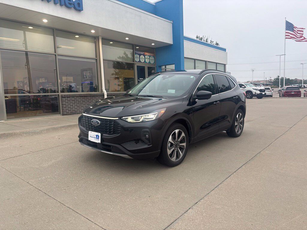 2024 FORD Escape