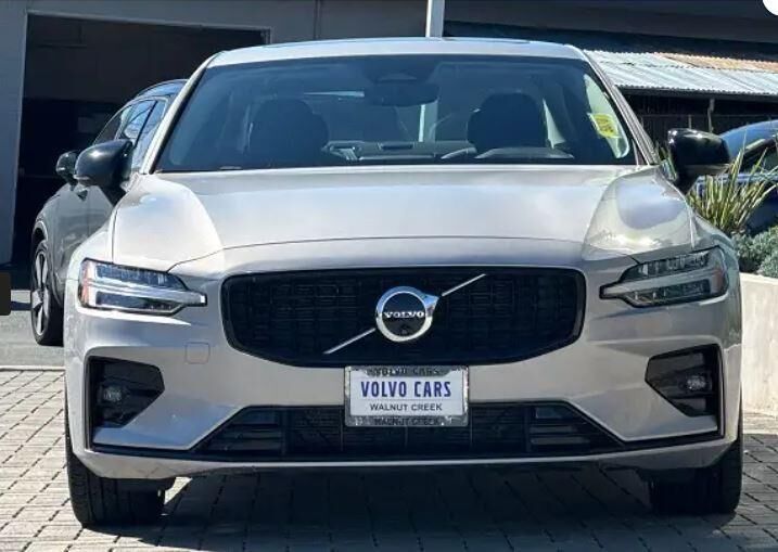 2022 VOLVO S60