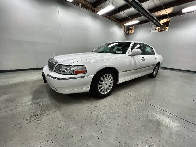 2003 LINCOLN Town Car