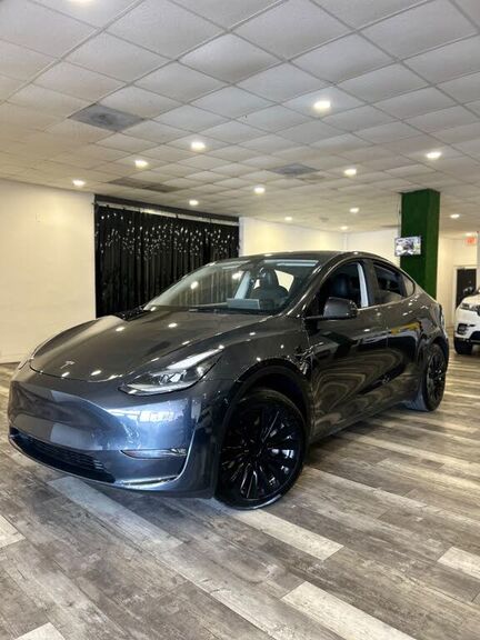 2024 TESLA Model Y