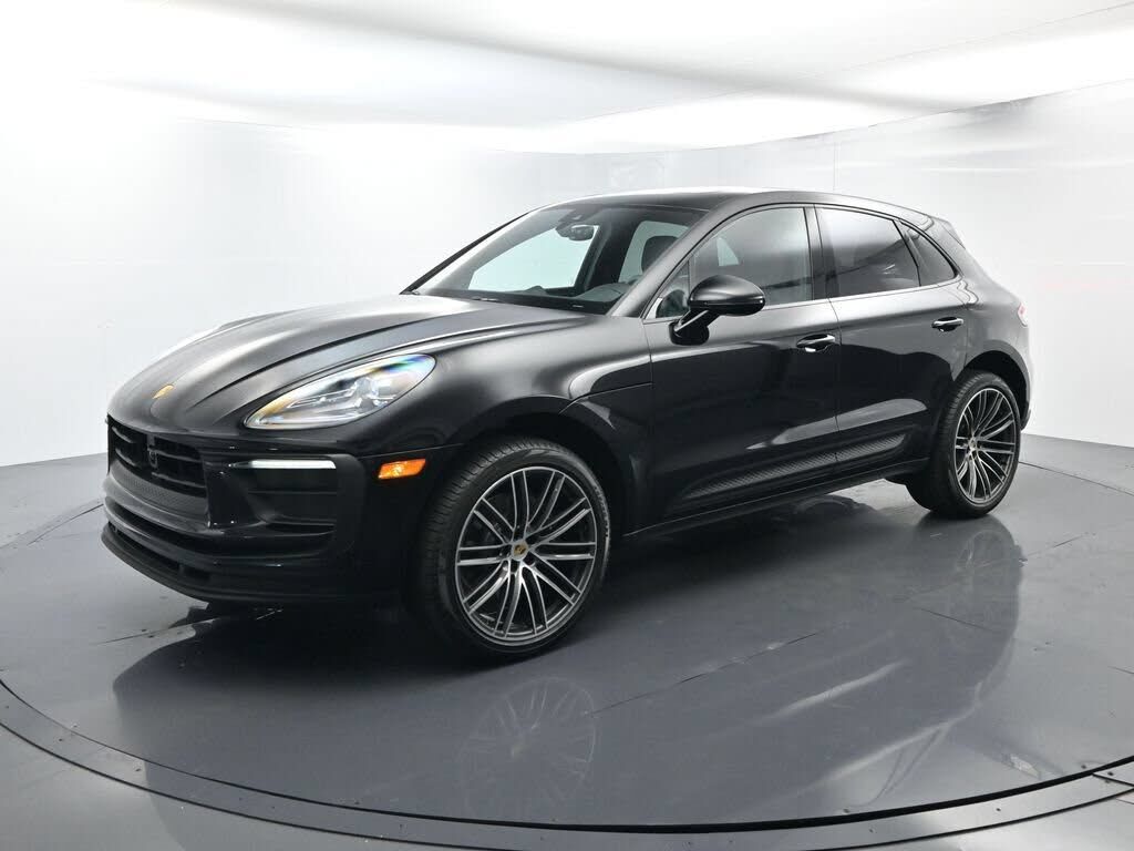 2025 PORSCHE Macan