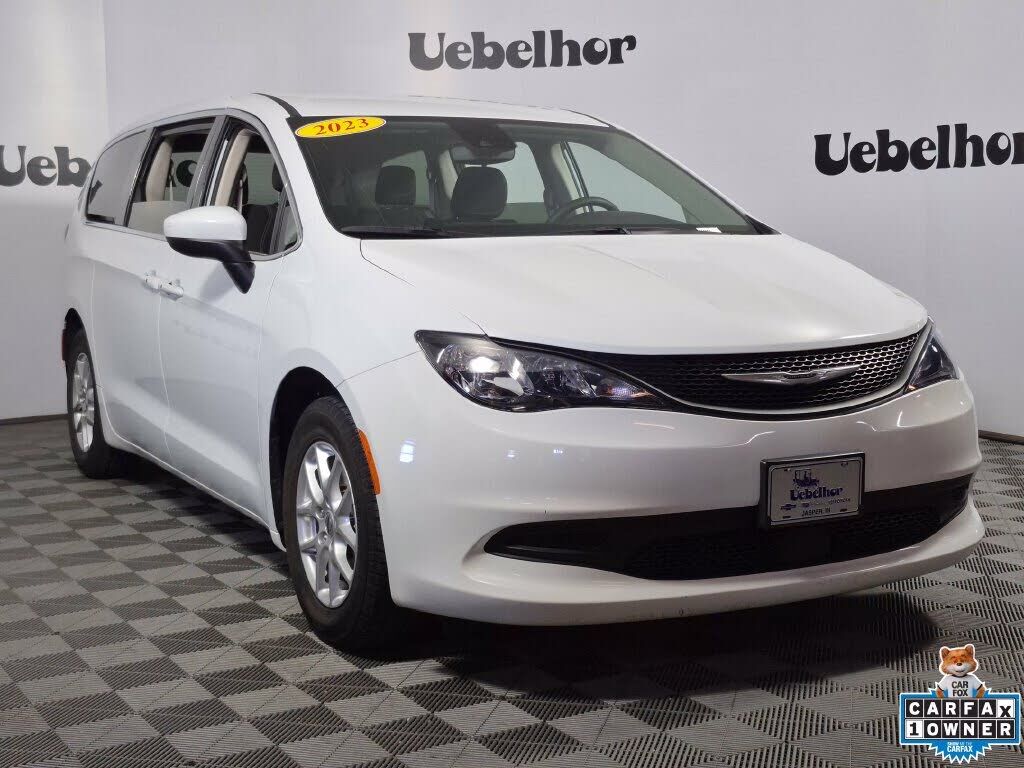 2023 CHRYSLER Voyager