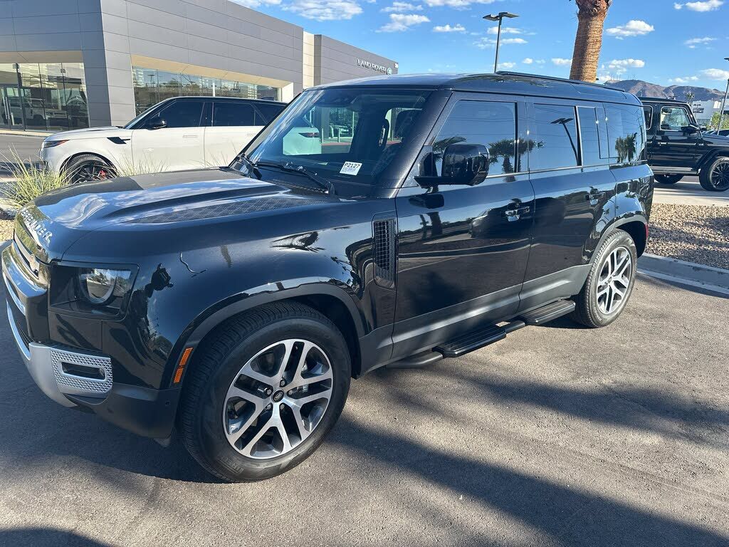 2025 LAND ROVER Defender