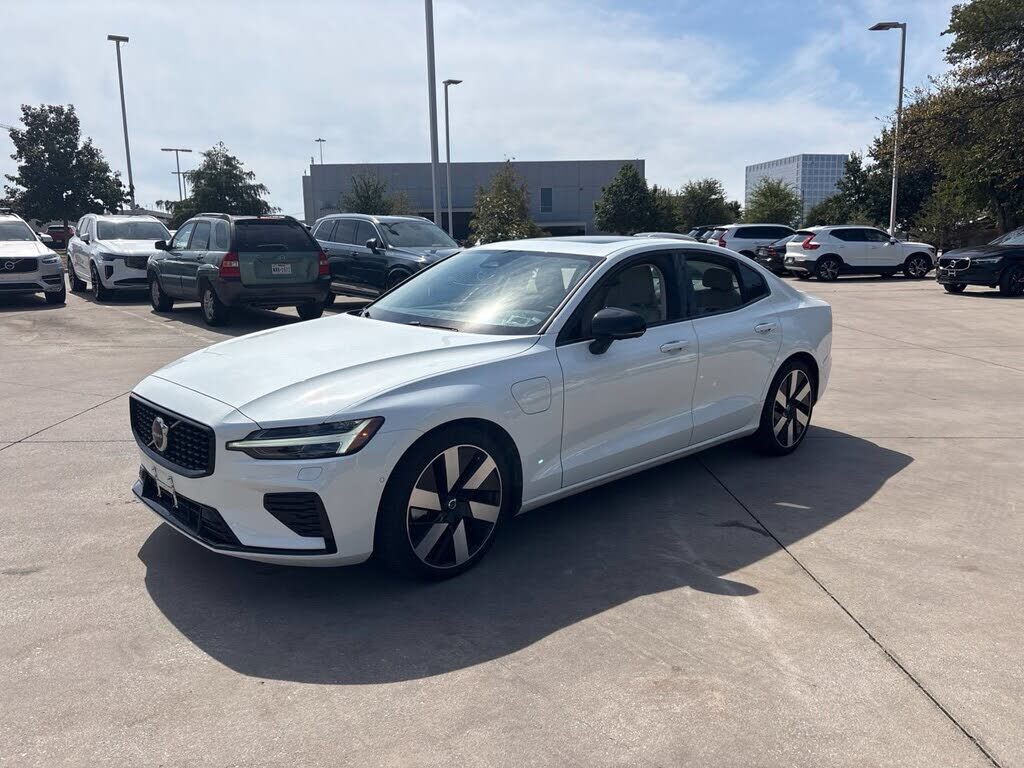 2024 VOLVO S60