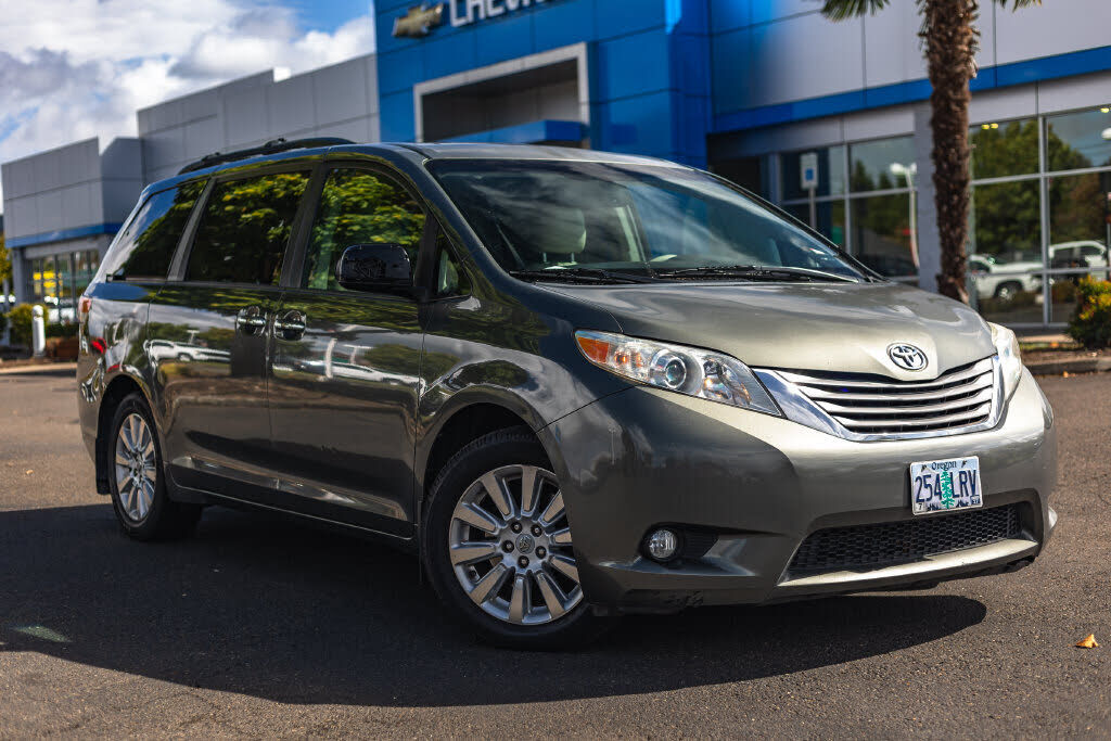 2011 TOYOTA Sienna