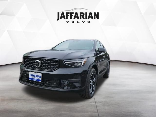 2026 VOLVO XC40