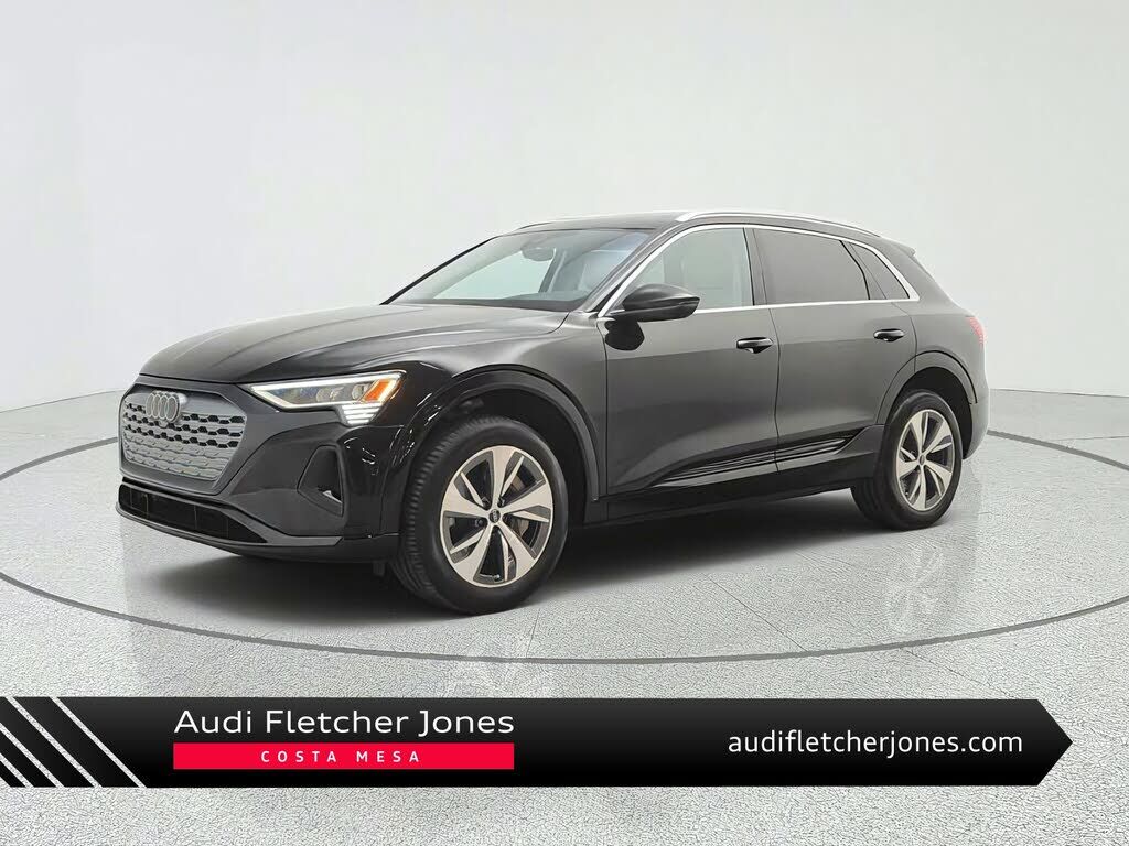 2024 AUDI Q8