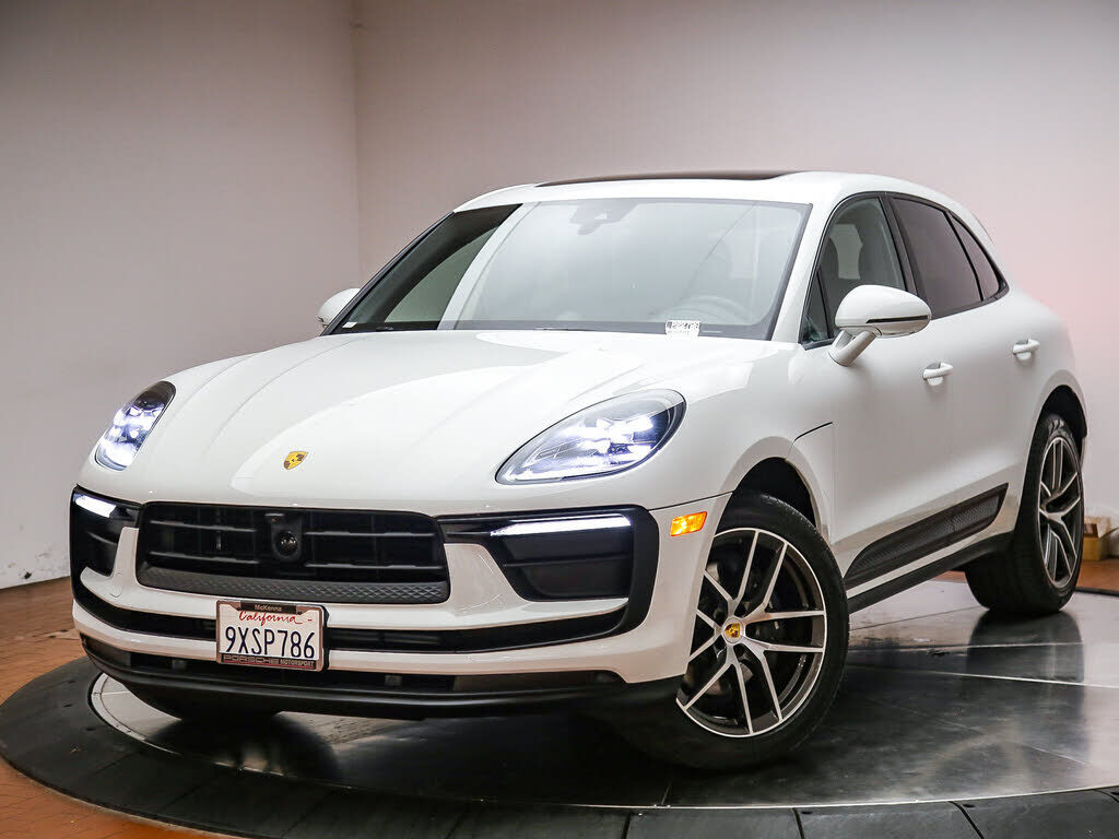 2026 PORSCHE Macan