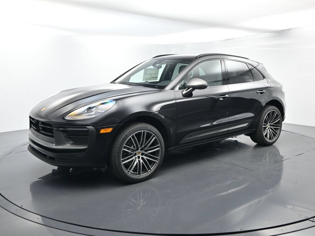 2026 PORSCHE Macan
