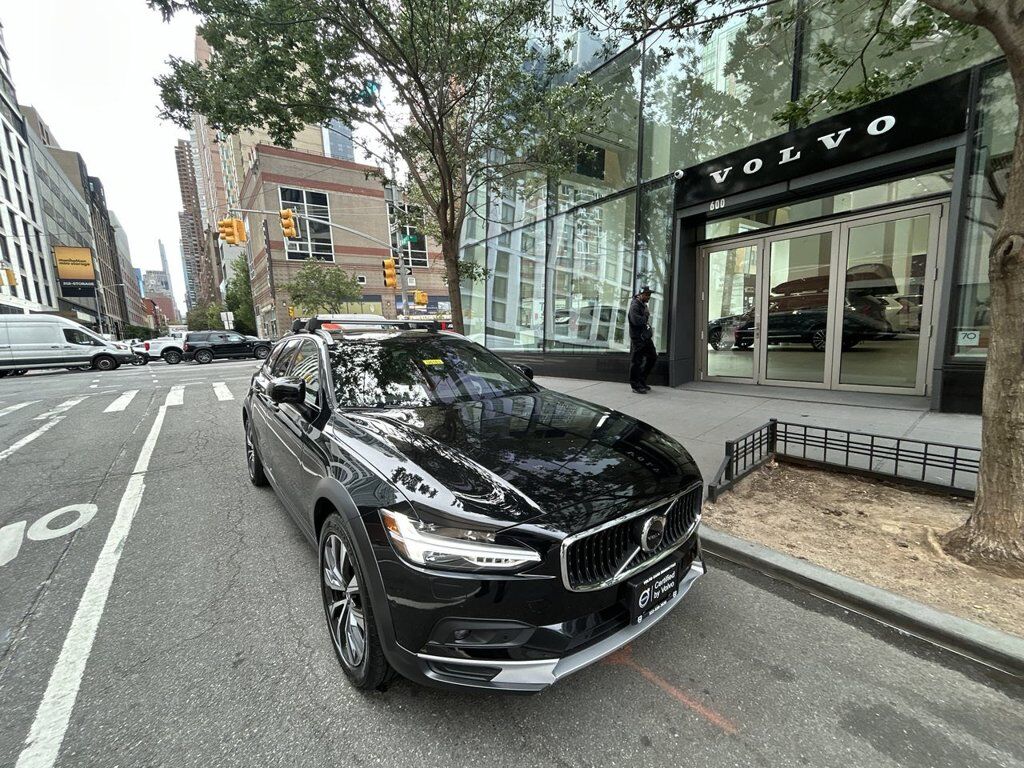 2024 VOLVO V90CC
