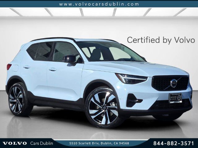 2025 VOLVO XC40