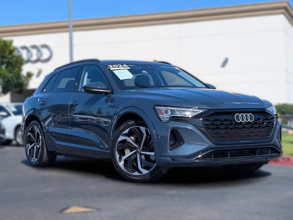 2024 AUDI Q8