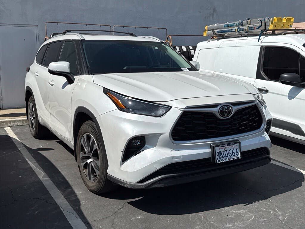 2022 TOYOTA Highlander