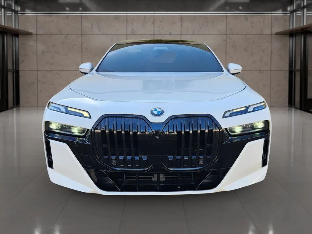 2023 BMW 740i