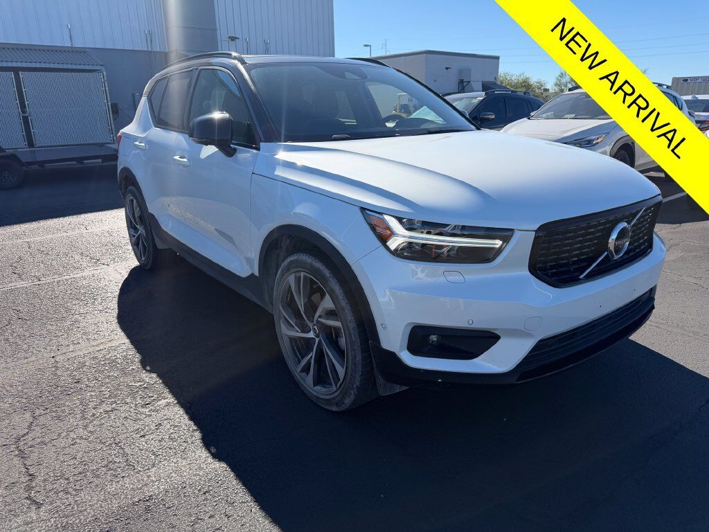 2020 VOLVO XC40
