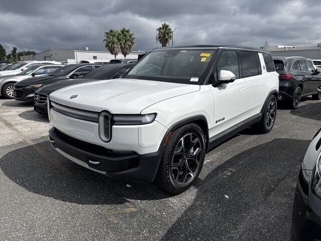 2025 RIVIAN R1S