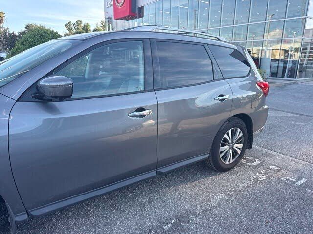 2017 NISSAN Pathfinder