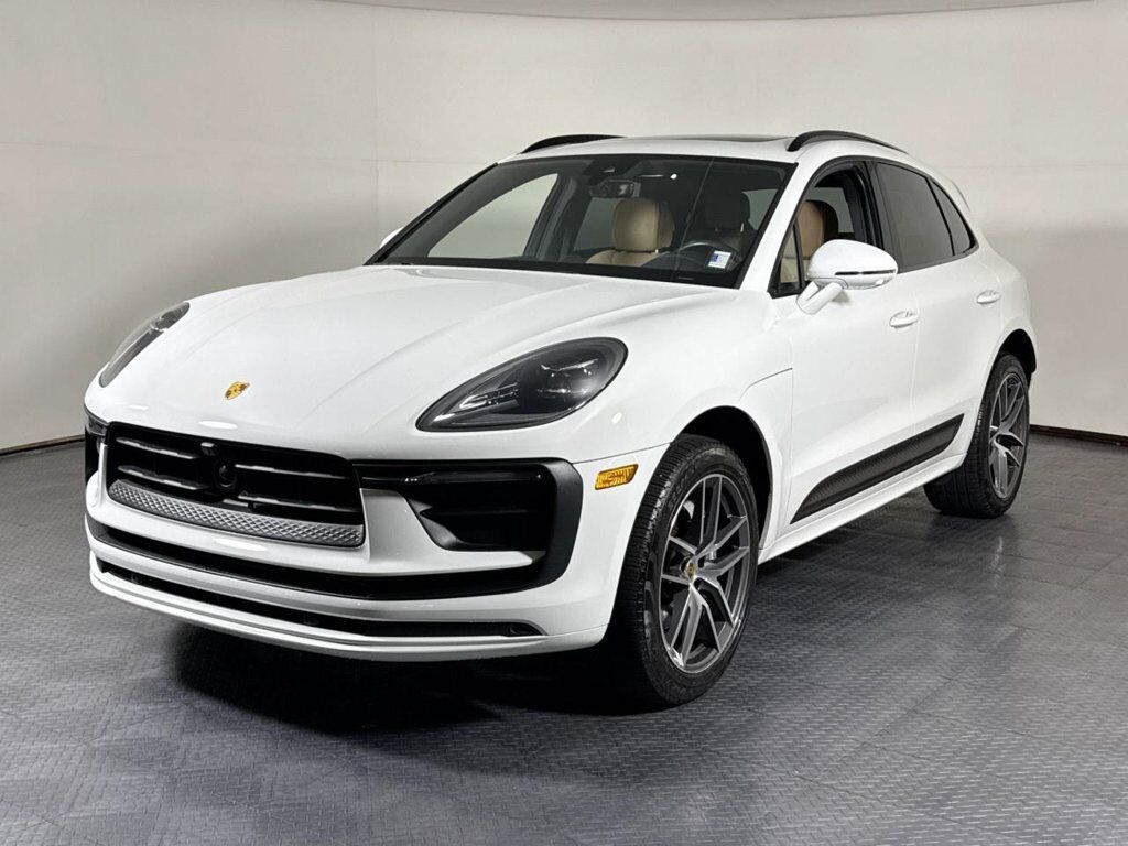 2024 PORSCHE Macan