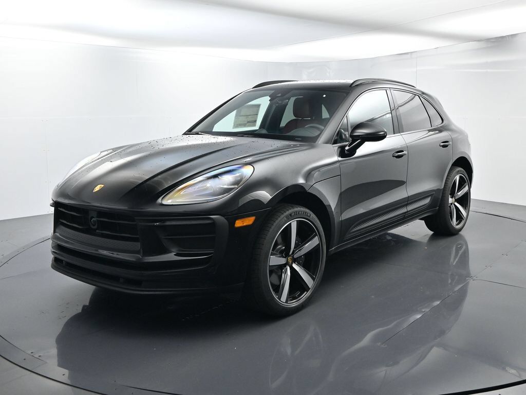 2026 PORSCHE Macan