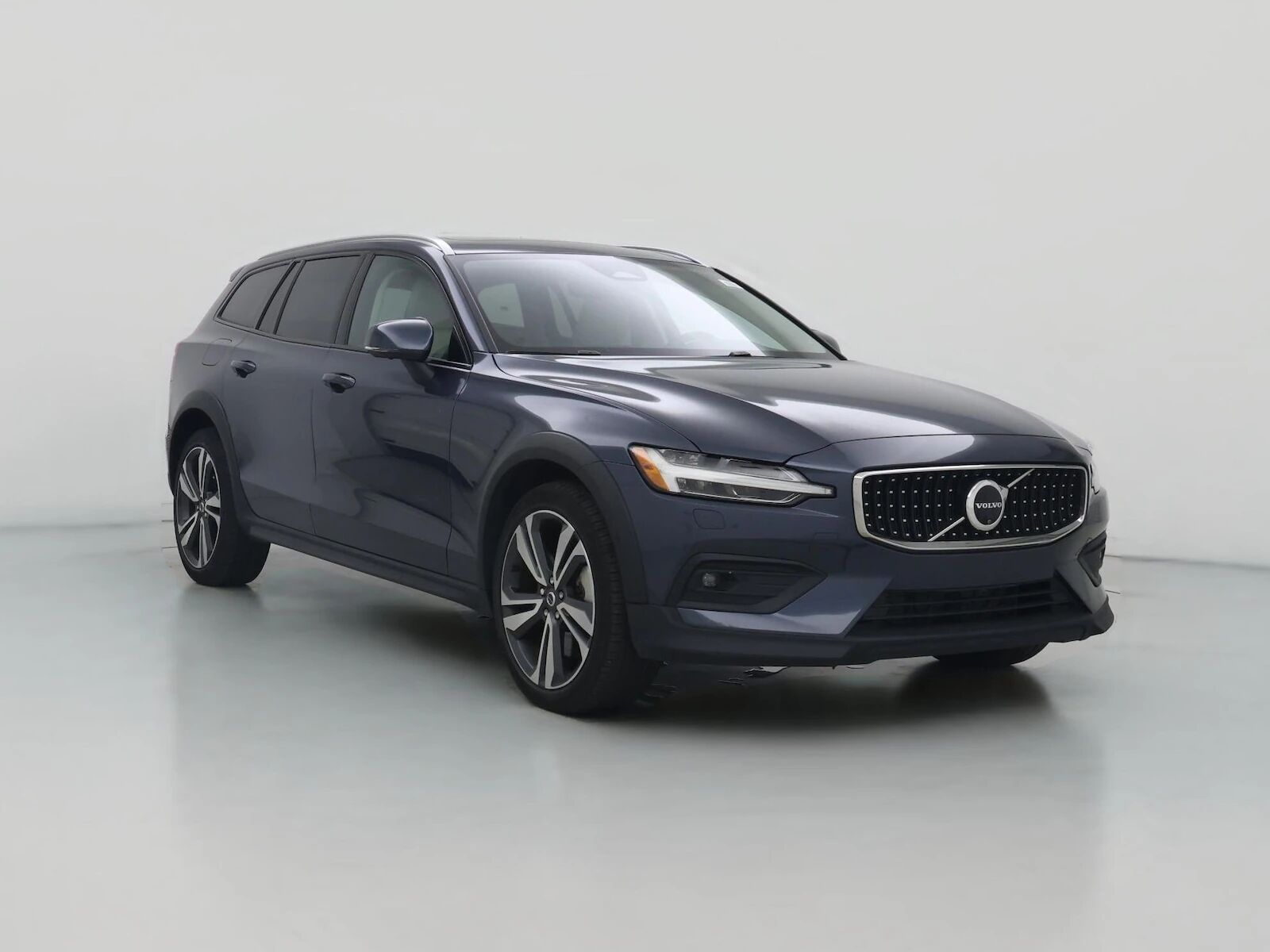 2025 VOLVO V60CC