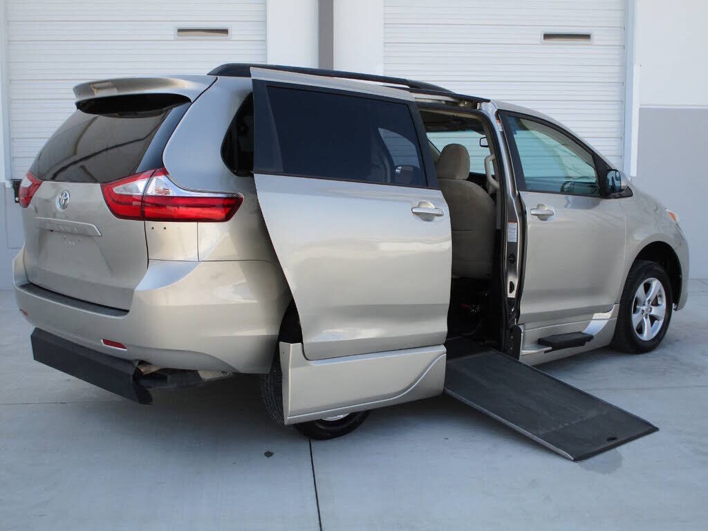 2015 TOYOTA Sienna
