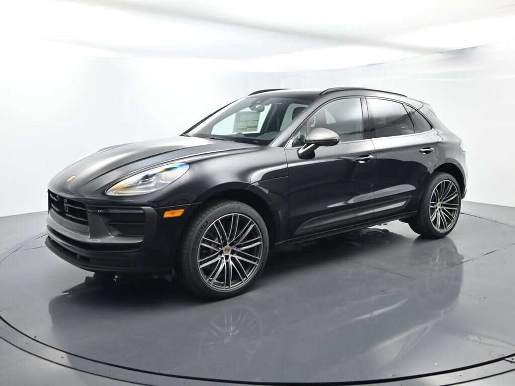 2026 PORSCHE Macan