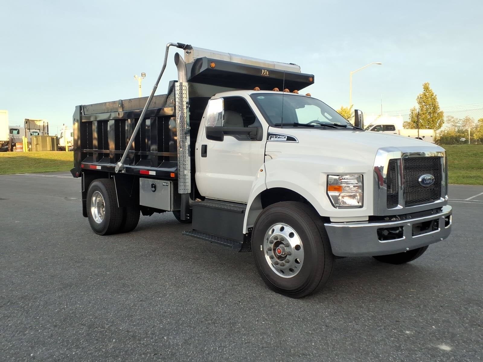 2027 FORD F-750