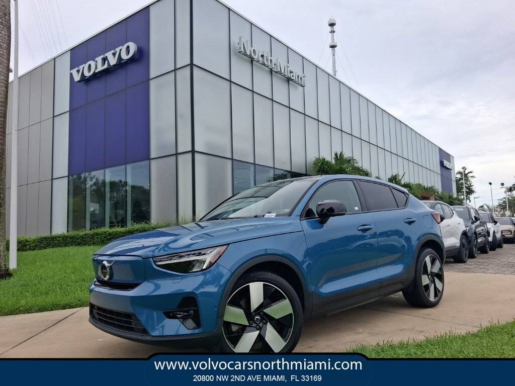 2023 VOLVO C40
