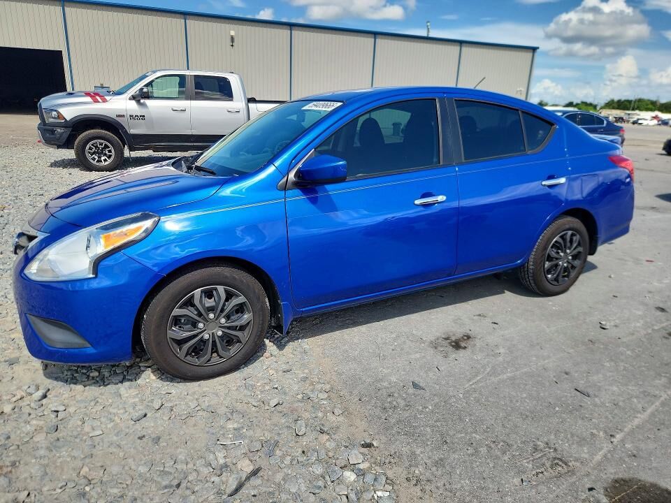 2017 NISSAN Versa