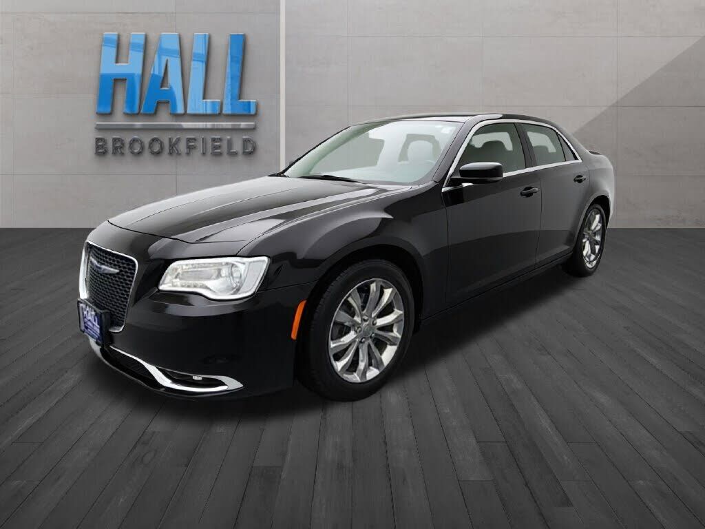 2019 CHRYSLER 300