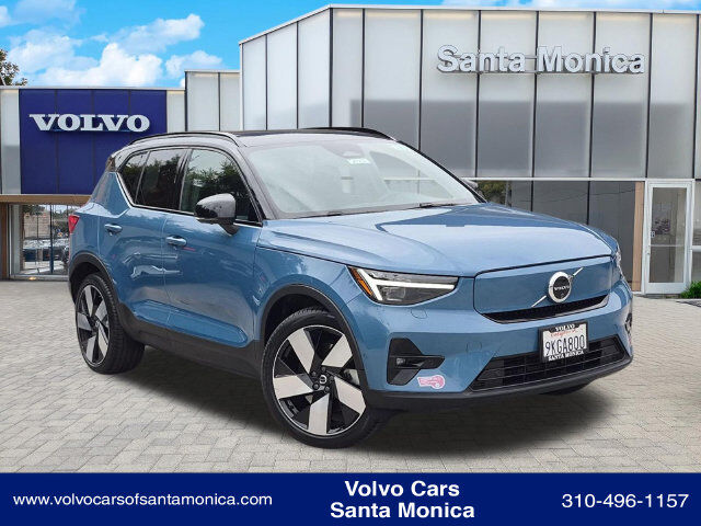 2024 VOLVO XC40