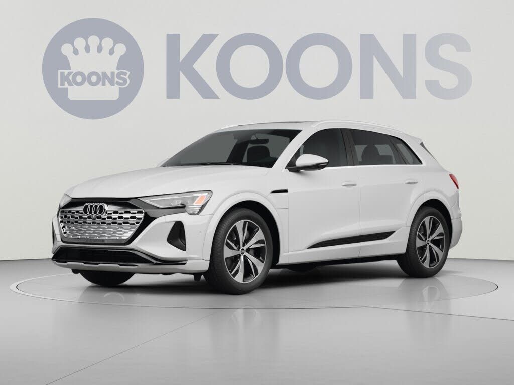 2024 AUDI Q8