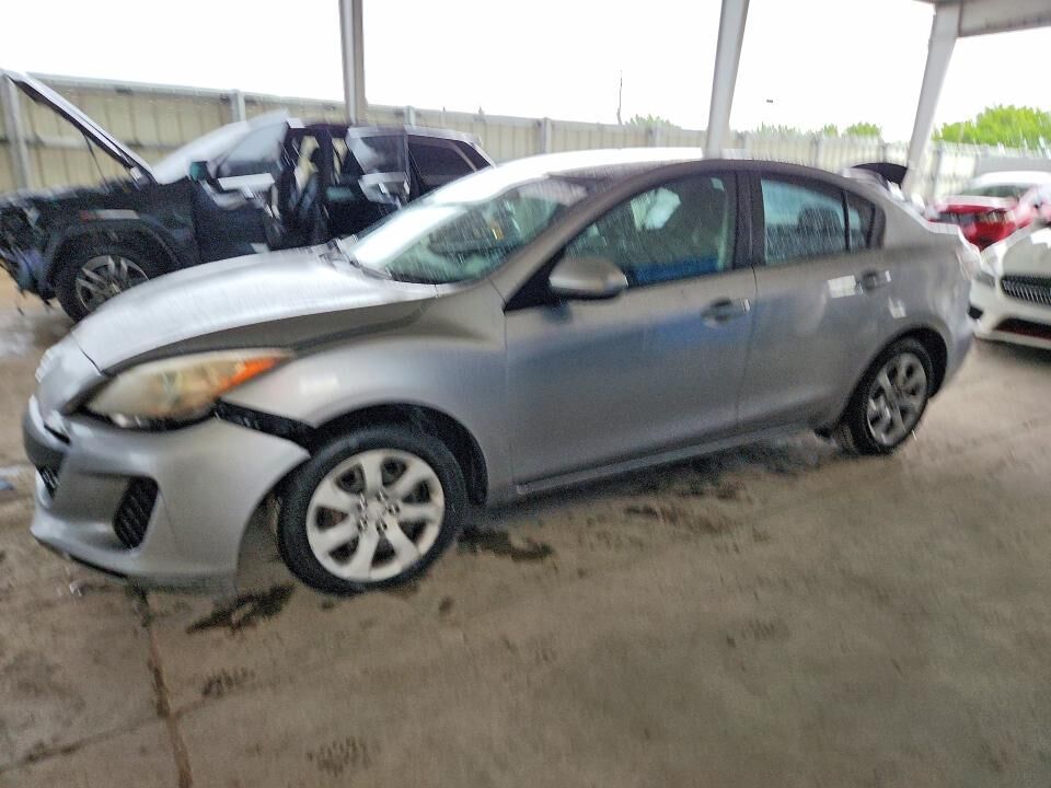 2013 MAZDA Mazda3