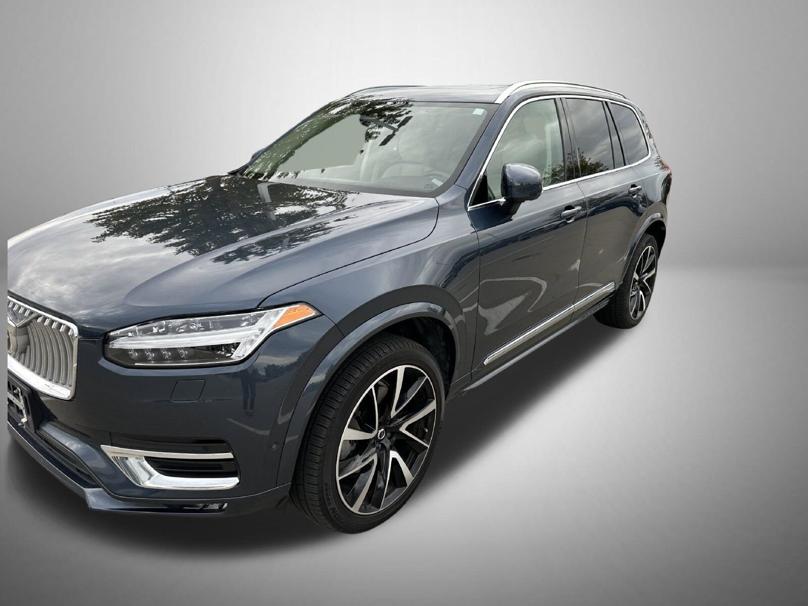 2023 VOLVO XC90