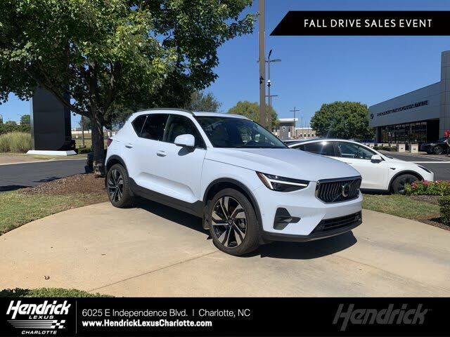 2024 VOLVO XC40