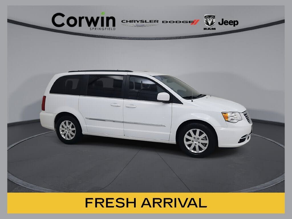 2016 CHRYSLER Town and Country