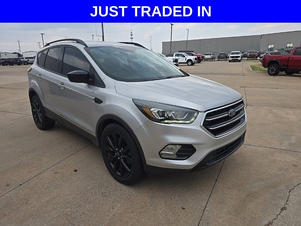 2017 FORD Escape