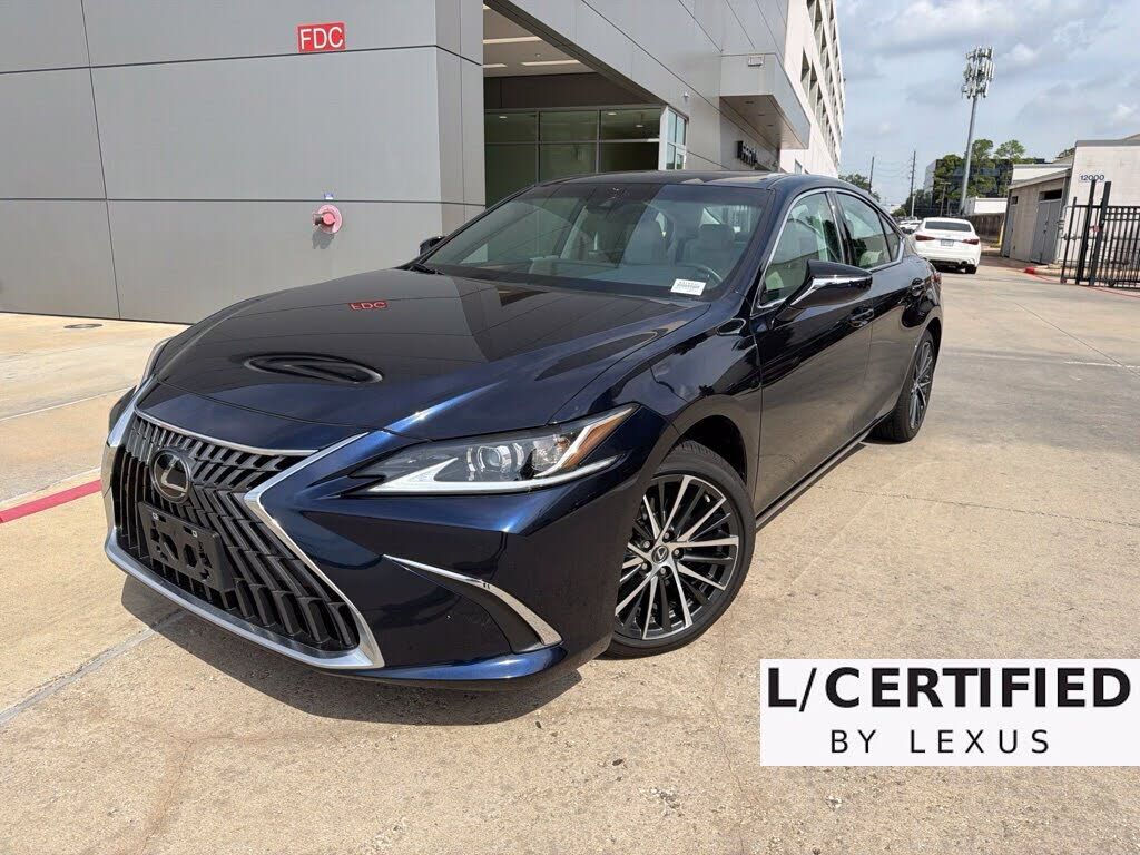 2025 LEXUS ES