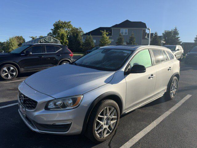 2016 VOLVO V60CC