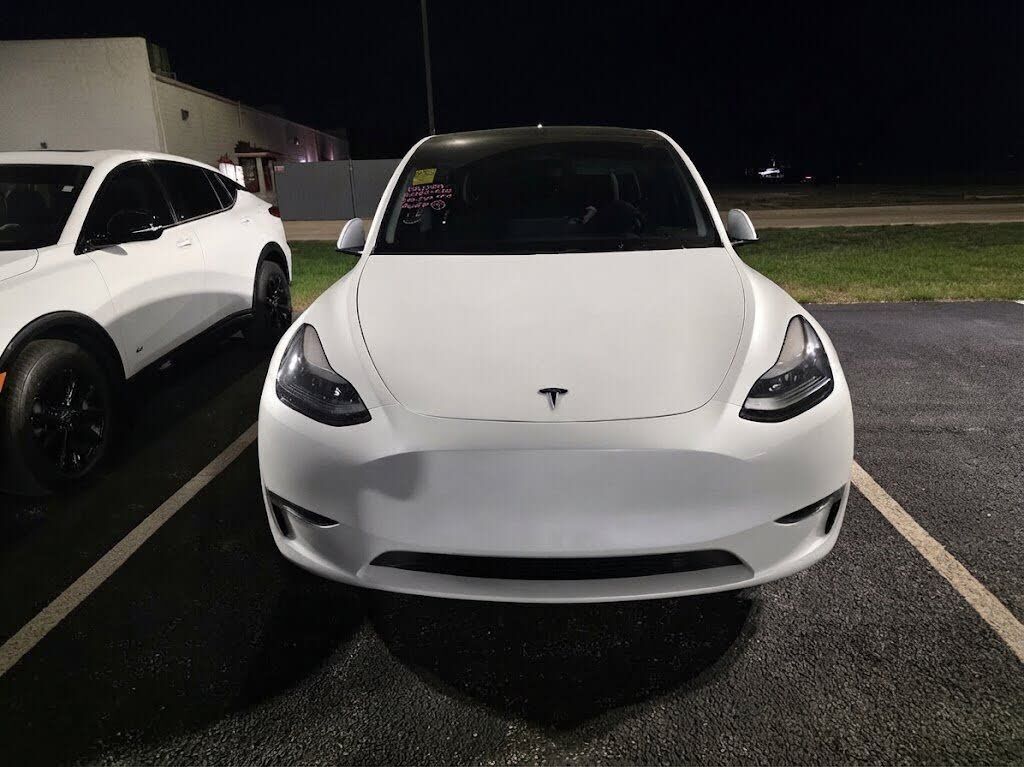 2025 TESLA Model Y